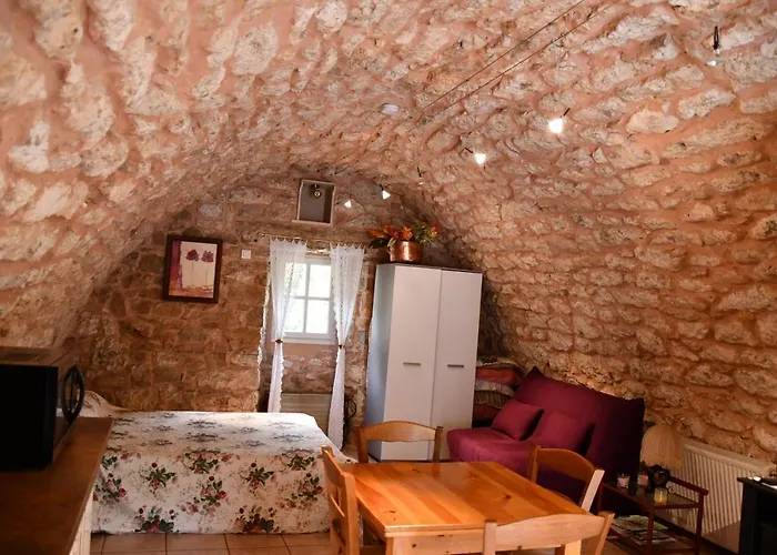 Hébergement de vacances Domaine Du Théron *